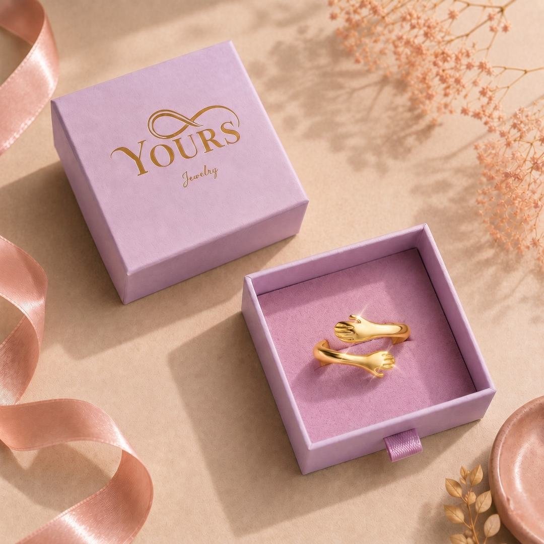 Hug "Gold Infinite Embrace" Ring