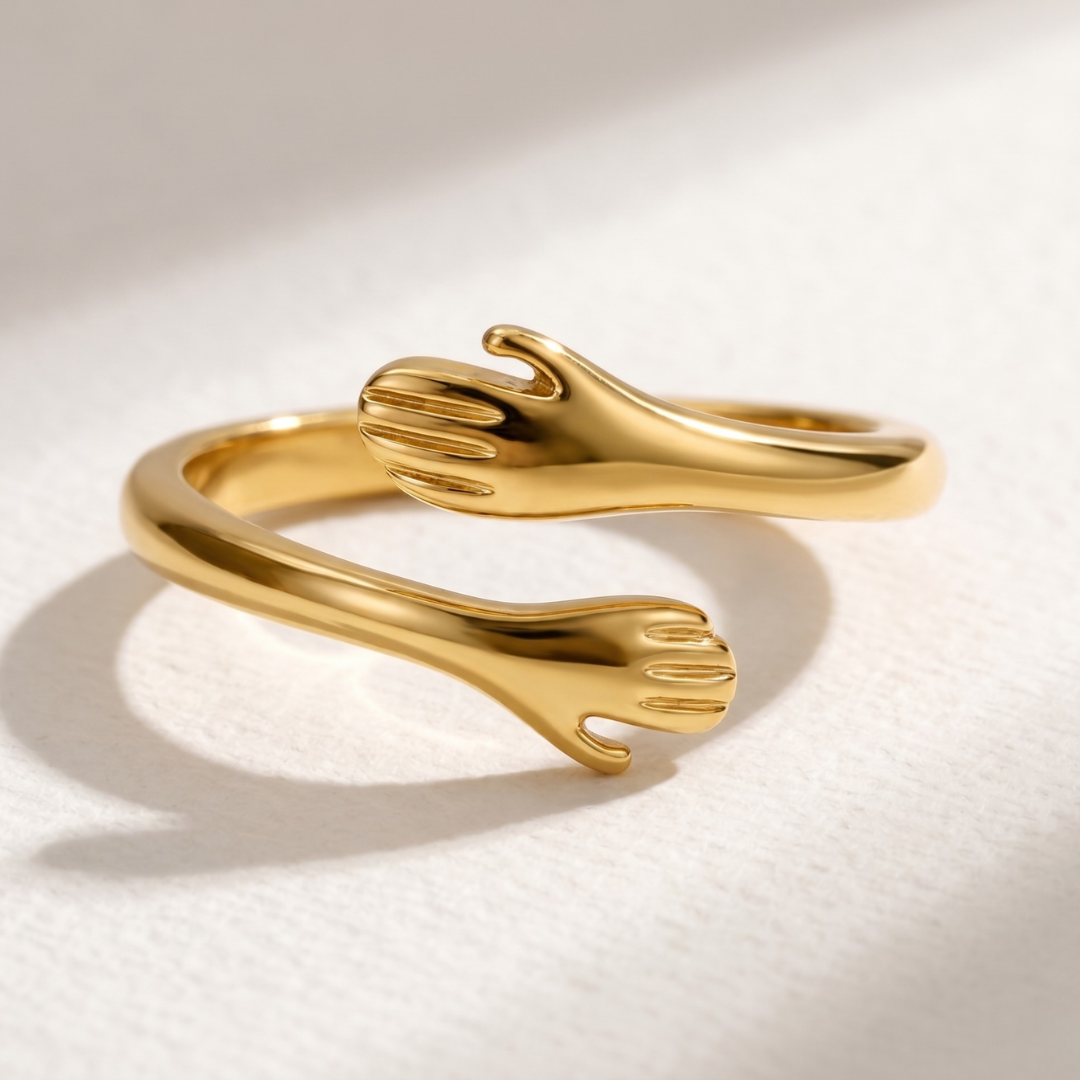 Hug "Gold Infinite Embrace" Ring